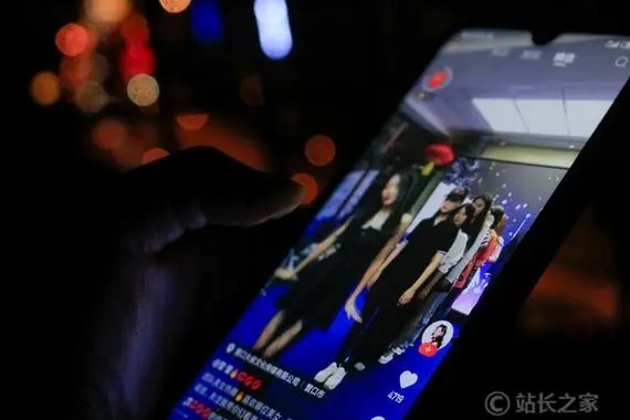 vivo手机安装的快手里一直自动安装交友软件,怎样关闭?