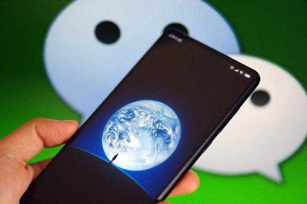 如何在微信上发朋友圈定位自己的位置？